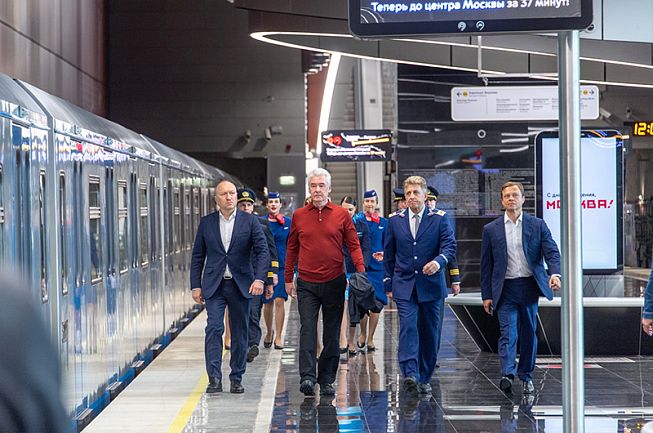 Освещение новых станций метро "Пыхтино" и "Внуково"